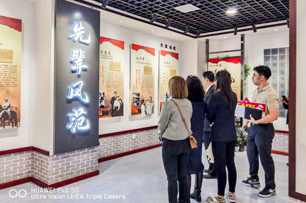 公司固定收益部黨支部、投行業(yè)務(wù)部黨支部、綜合事務(wù)部與金融（產(chǎn)業(yè)）基地保障黨支部開展聯(lián)合黨日活動