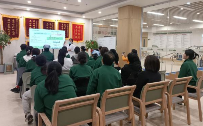 “救”在身邊！共筑服務(wù)安全——頤信養(yǎng)老舉辦急救技能培訓(xùn)