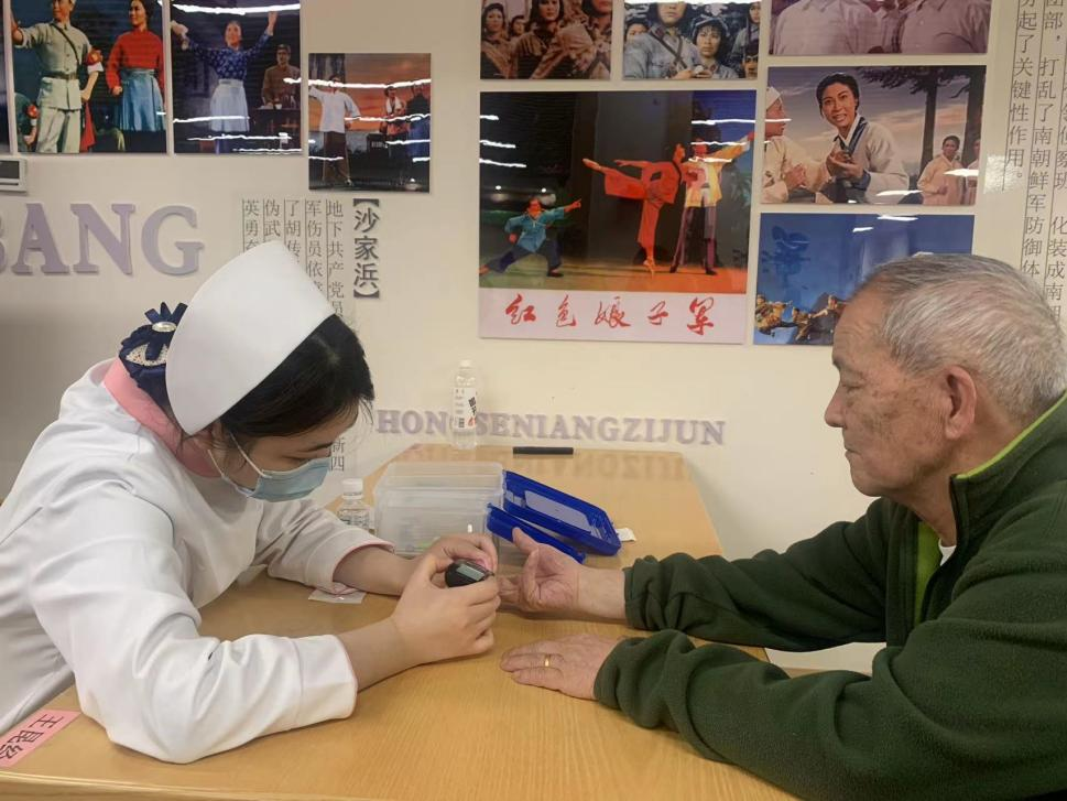 醫(yī)養(yǎng)融合 老有所“醫(yī)”|| 西安國際醫(yī)學康復醫(yī)院愛心義診走進頤信養(yǎng)老西關(guān)里