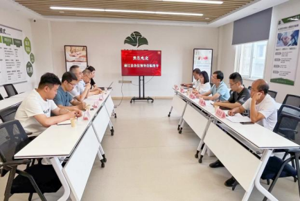 麻江縣縣委副書記、縣人民政府縣長楊興濤一行到頤信養(yǎng)老公司進行康養(yǎng)項目考察